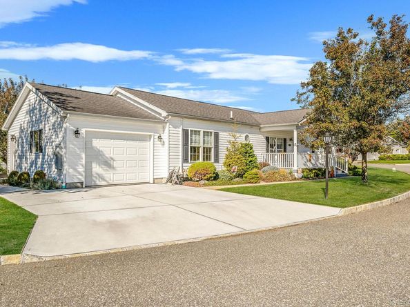 1407 Middle Road 258, Calverton NY 11933