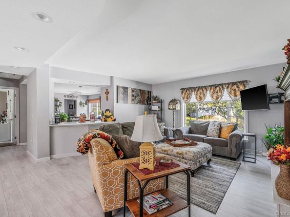 1407 Middle Road 258, Calverton NY 11933