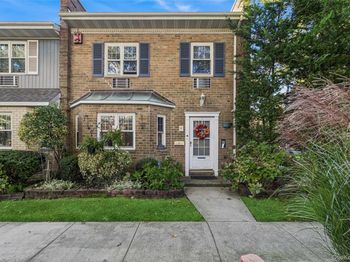 10 Glen Hollow Drive