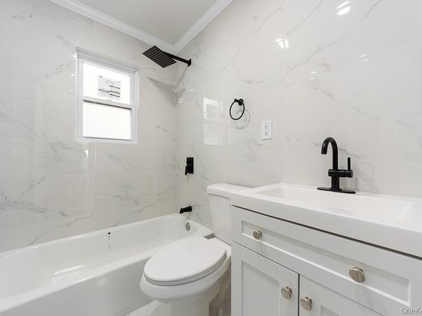 129 Cochran Place, Valley Stream NY 11581