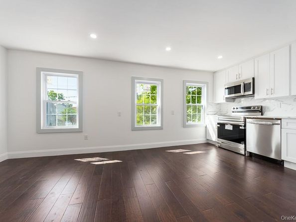 129 Cochran Place, Valley Stream NY 11581