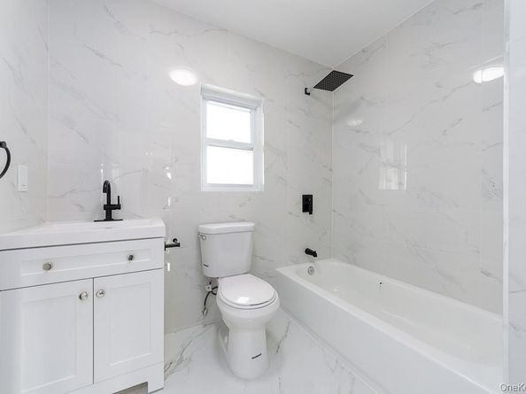 129 Cochran Place, Valley Stream NY 11581
