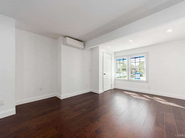 129 Cochran Place, Valley Stream NY 11581