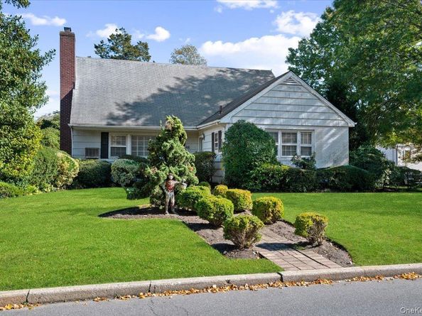 66 Auerbach Lane, Lawrence NY 11559
