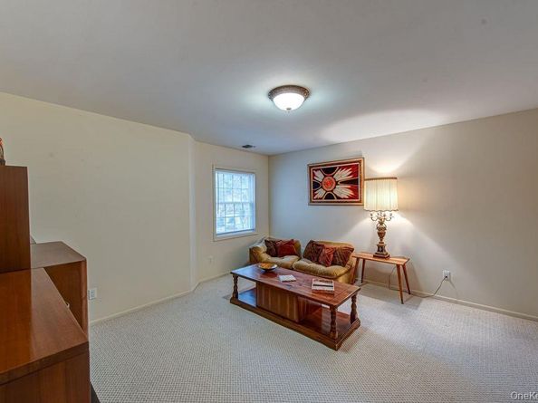 174 Sagamore Drive, Plainview NY 11803