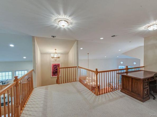 174 Sagamore Drive, Plainview NY 11803