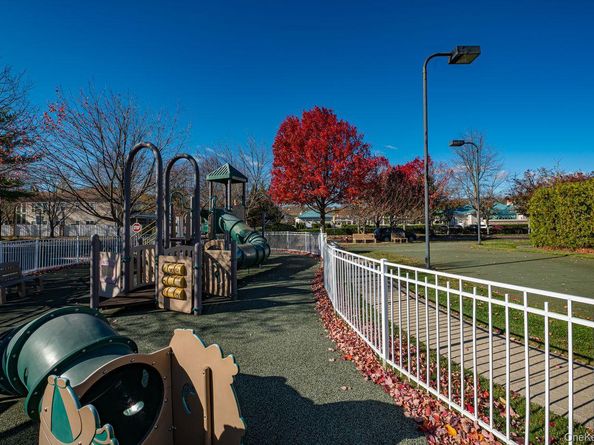 174 Sagamore Drive, Plainview NY 11803