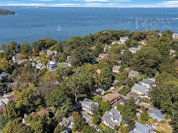 90 17th Avenue, Sea Cliff NY 11579
