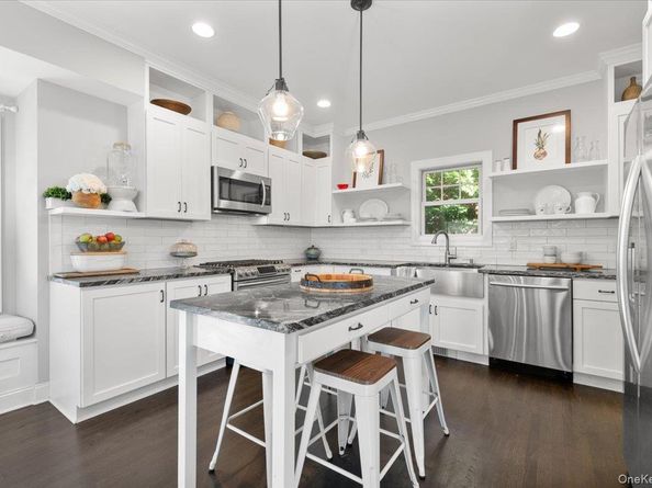 90 17th Avenue, Sea Cliff NY 11579