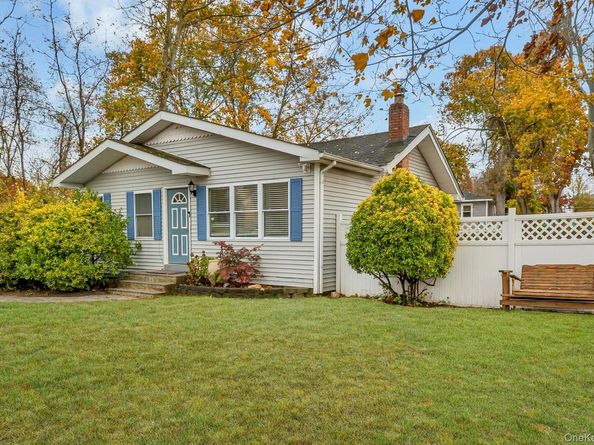 74 Weichers Avenue, Ronkonkoma NY 11779