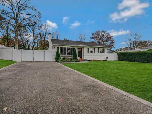 425 Blue Point Road, Farmingville NY 11738