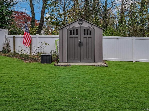 425 Blue Point Road, Farmingville NY 11738