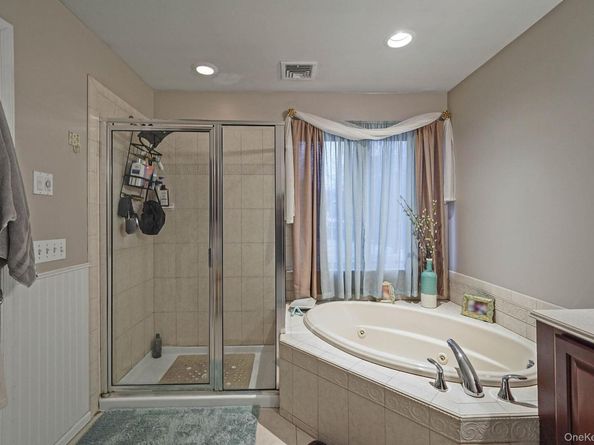 9 Paddock Lane, Medford NY 11763