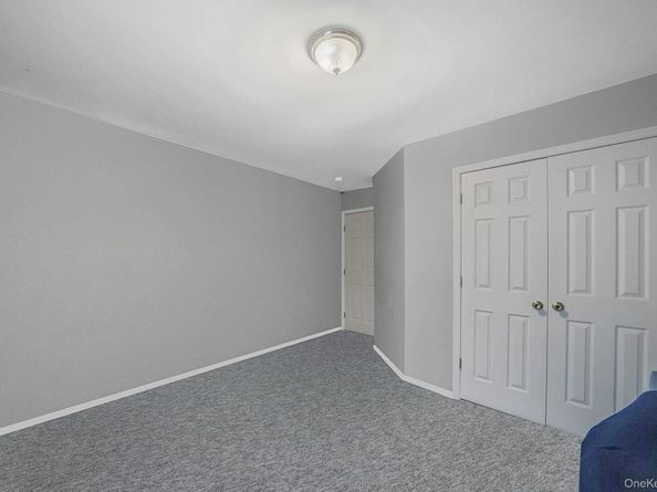 9 Paddock Lane, Medford NY 11763