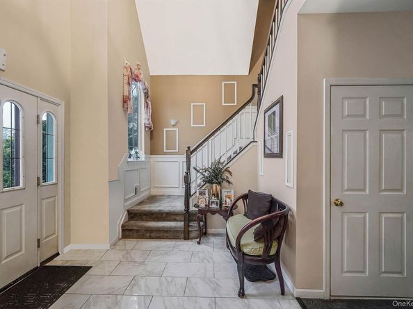 9 Paddock Lane, Medford NY 11763