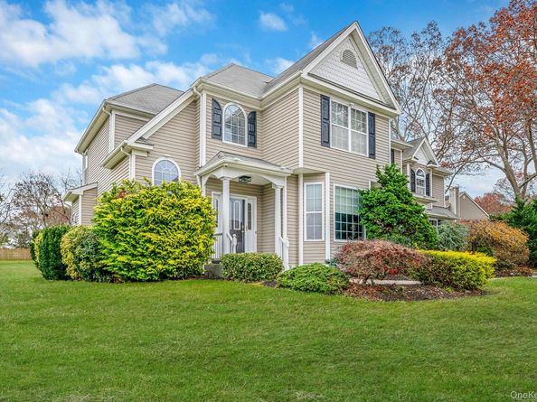 9 Paddock Lane, Medford NY 11763