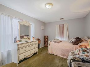 9 Paddock Lane, Medford NY 11763