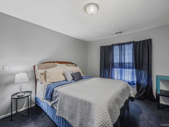 9 Paddock Lane, Medford NY 11763