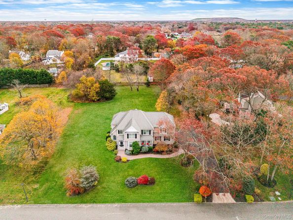 9 Paddock Lane, Medford NY 11763