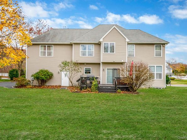 9 Paddock Lane, Medford NY 11763