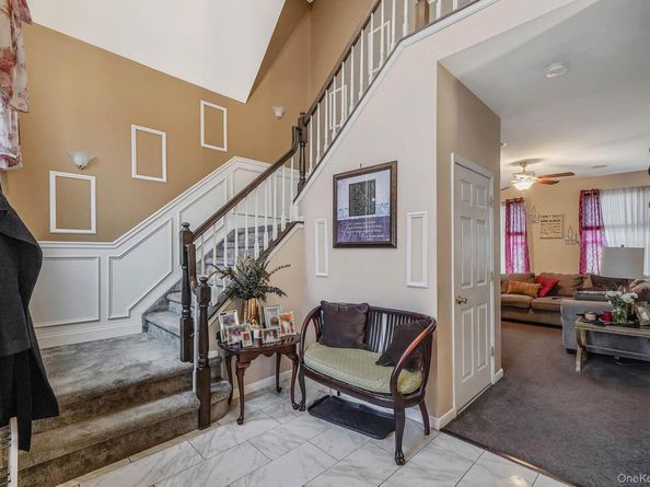 9 Paddock Lane, Medford NY 11763