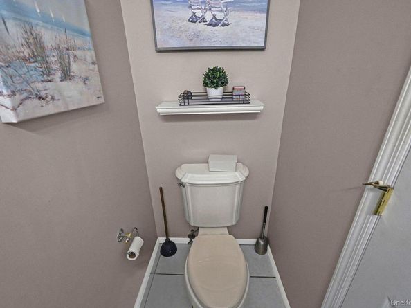 9 Paddock Lane, Medford NY 11763