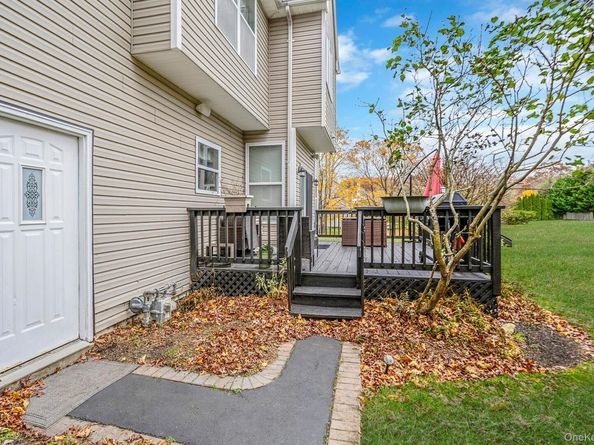 9 Paddock Lane, Medford NY 11763