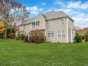 9 Paddock Lane, Medford NY 11763
