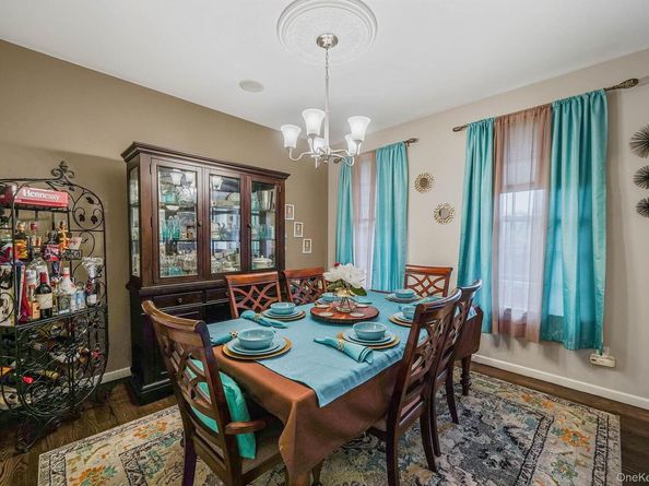 9 Paddock Lane, Medford NY 11763