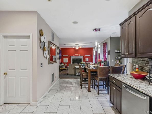 9 Paddock Lane, Medford NY 11763