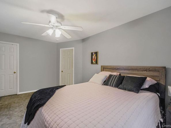 9 Paddock Lane, Medford NY 11763