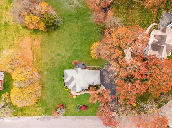 9 Paddock Lane, Medford NY 11763