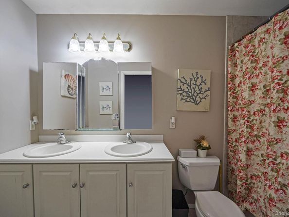 9 Paddock Lane, Medford NY 11763