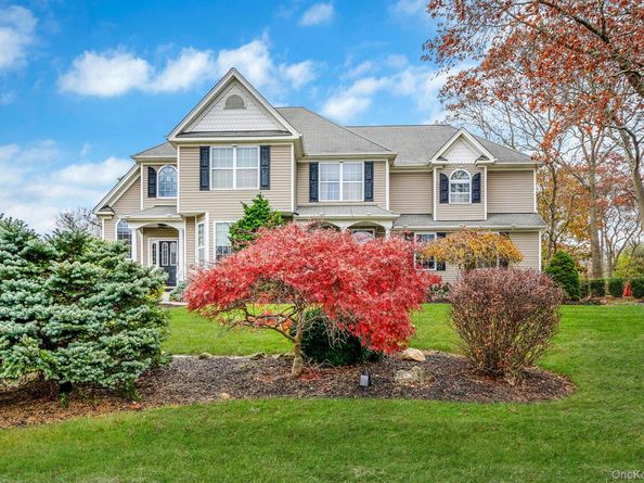 9 Paddock Lane, Medford NY 11763