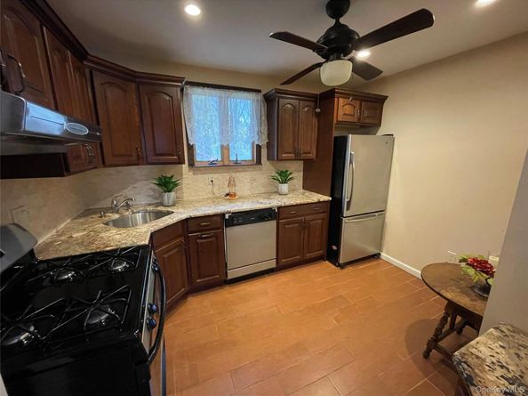 335 Alfred Street, North Babylon NY 11703