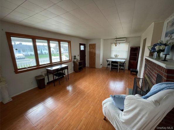 335 Alfred Street, North Babylon NY 11703