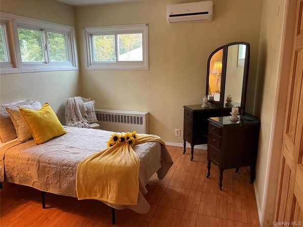 335 Alfred Street, North Babylon NY 11703