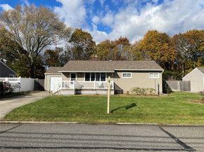 335 Alfred Street, North Babylon NY 11703