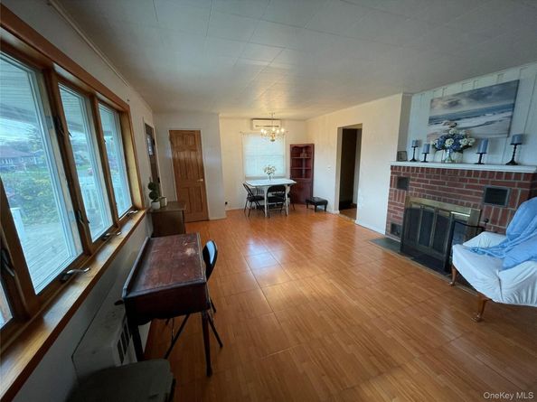 335 Alfred Street, North Babylon NY 11703