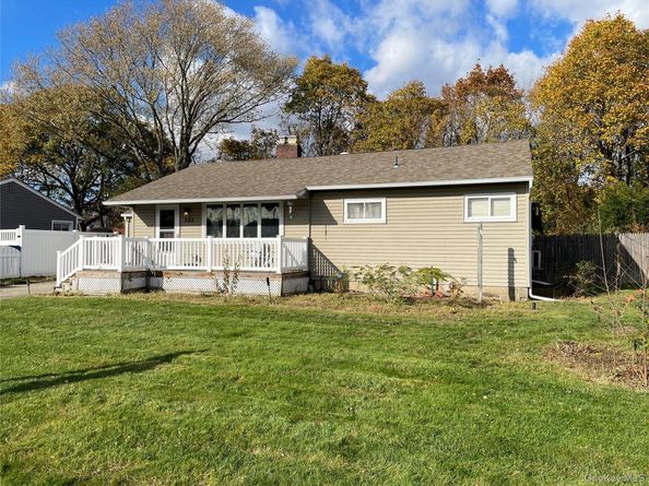 335 Alfred Street, North Babylon NY 11703