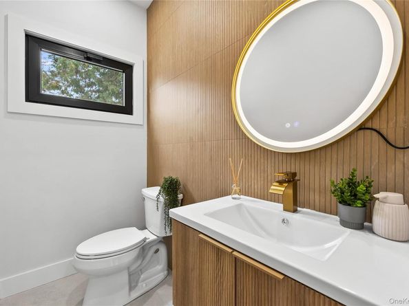 48 Martin Lane, Westbury NY 11590