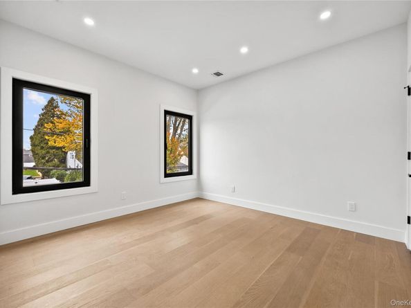 48 Martin Lane, Westbury NY 11590