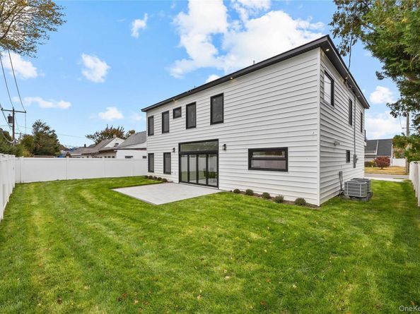 48 Martin Lane, Westbury NY 11590