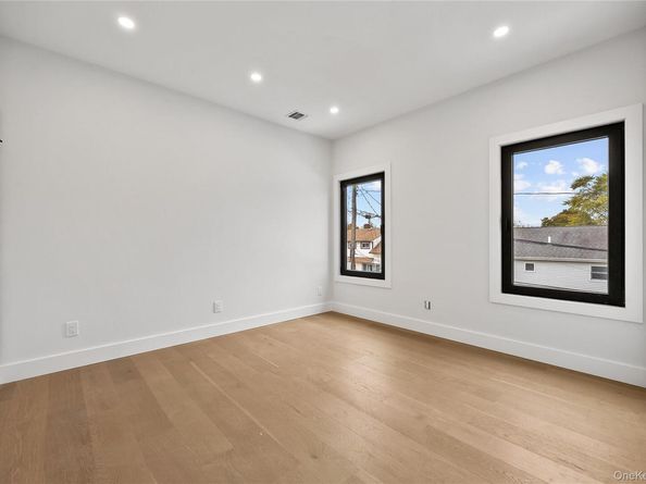 48 Martin Lane, Westbury NY 11590