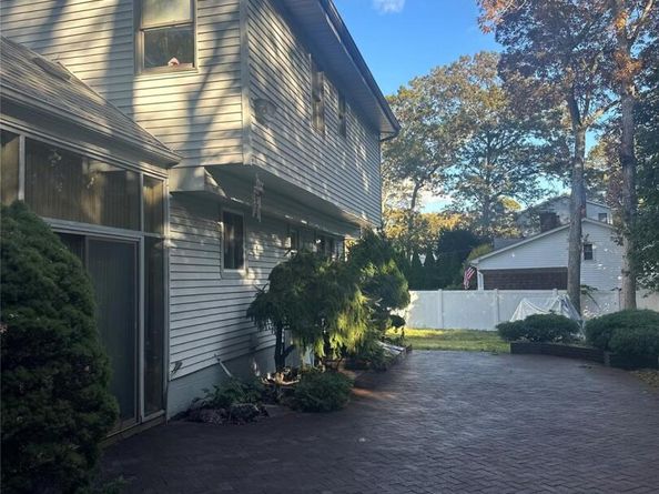 30 Linden Lane, Farmingville NY 11738