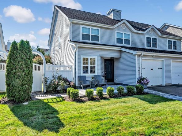 60 Herrels Circle, Melville NY 11747