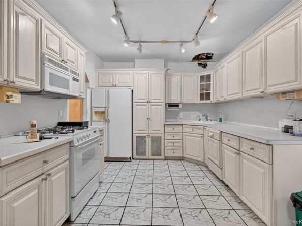 2247 mickle Avenue, Bronx NY 10469