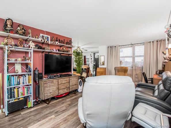 1966 Newbold Avenue 505, Bronx NY 10472