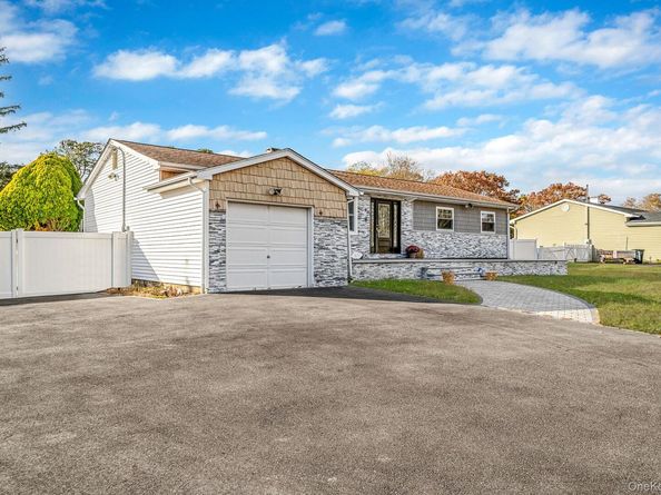 27 Kenwood Drive, Bohemia NY 11716