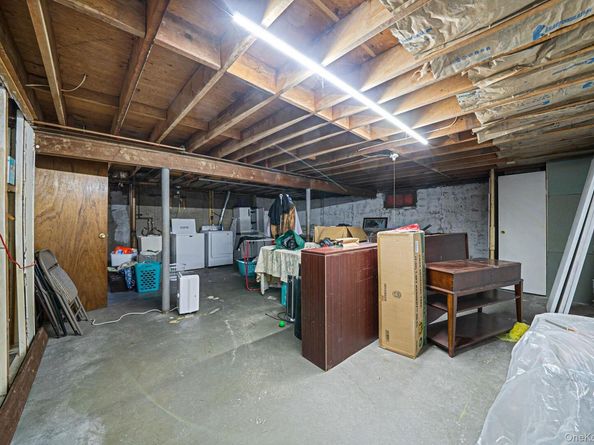 27 Kenwood Drive, Bohemia NY 11716